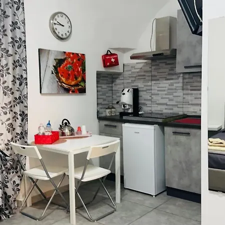 Apartamento Holiday Tarsia Vicino Piazza Dante - Toledo