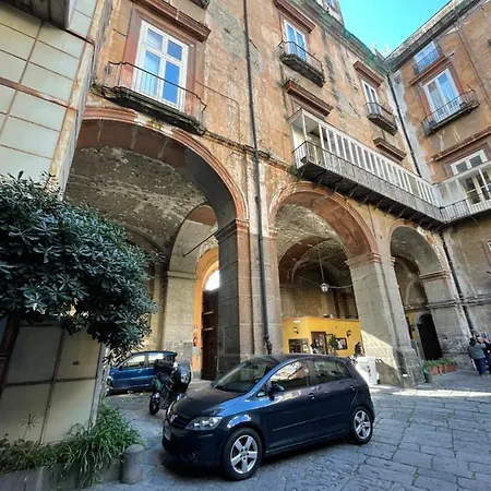 Holiday Tarsia Vicino Piazza Dante - Toledo Daire *